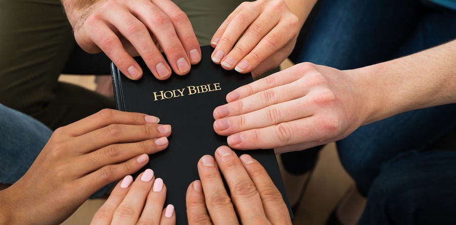 PHOTO-TRUST-PEOPLE-HOLDING-THE-HOLY-BIBLE-900x444