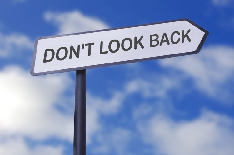 PHOTO-DAILY-INSPIRATION-DONT-LOOK-BACK-e1463498133342